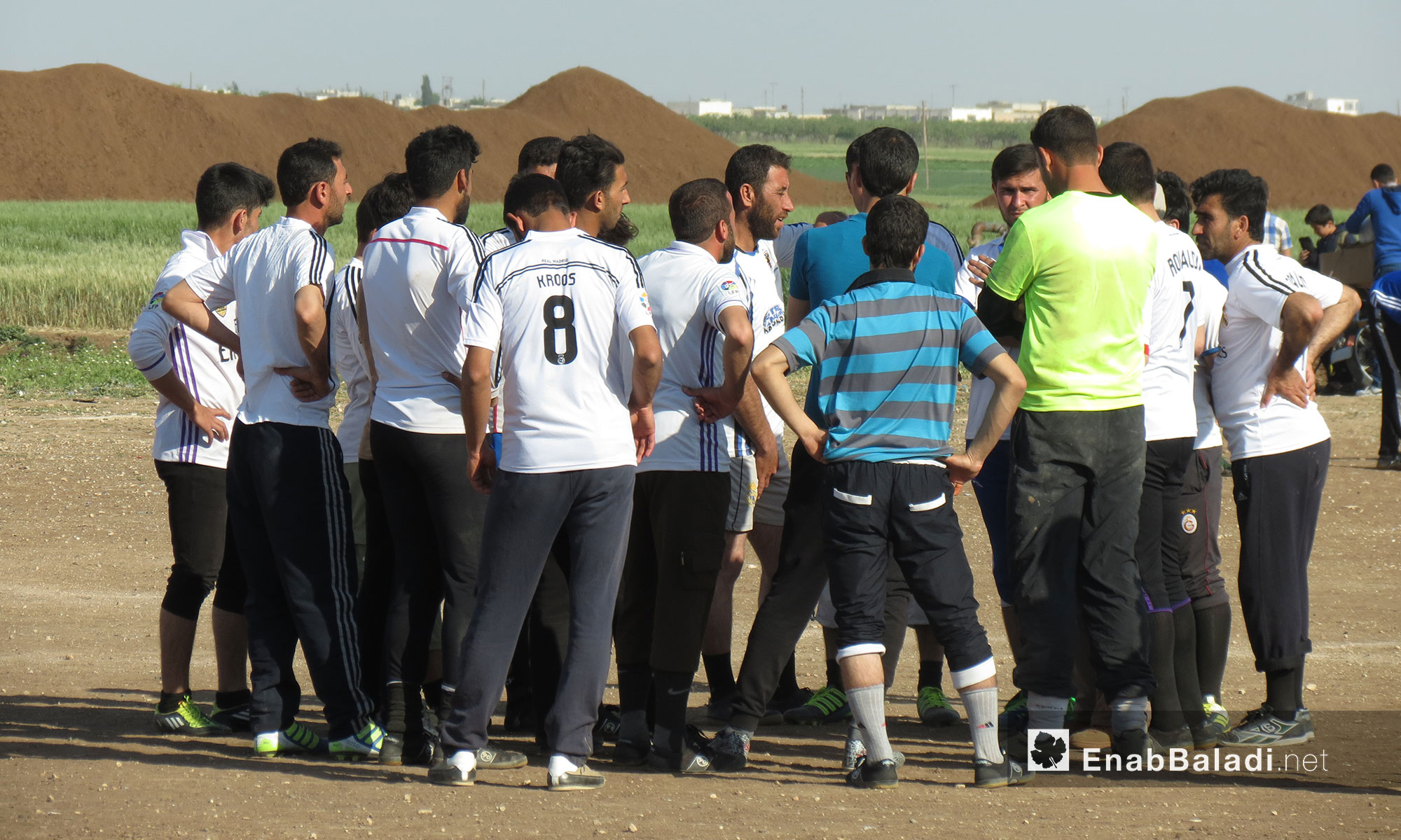دوري كرة القدم في ملعب دابق بين فريقي دابق ومارع - 8 أيار 2017 (عنب بلدي)