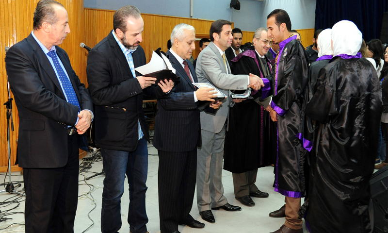 تعبيرية: تخريج طلاب كلية التربية في جماعة دمشق (سانا)