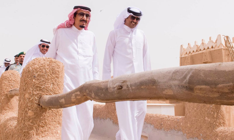 الملك سلمان بن عبد العزيز يستقبل أمير قطر تميم بن حمد في قصر العوجا (واس)