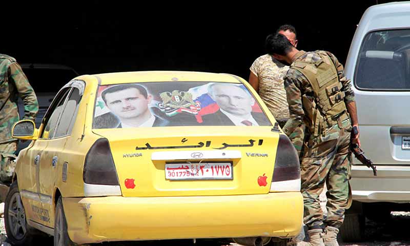 عناصر من ميليشيا الدفاع المدني على إحدى الجبهات العسكرية في ريف حلب الشرقي - (سبوتنيك)