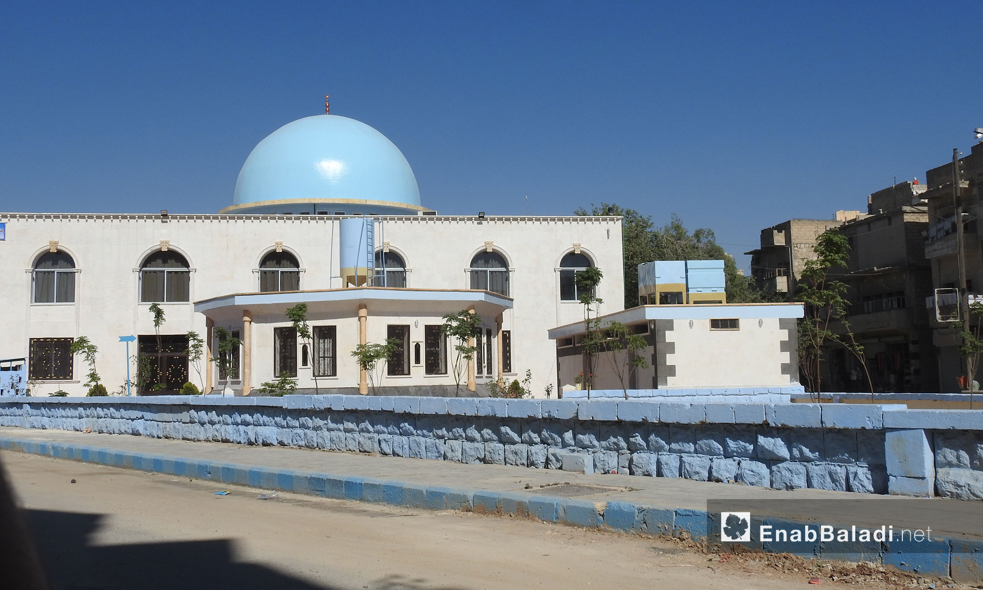 مسجد عمر بن الخطاب بمدينة الباب بعد أن قامت وقف الديانة التركية بترميمه - 29 أيار 2017 (عنب بلدي)