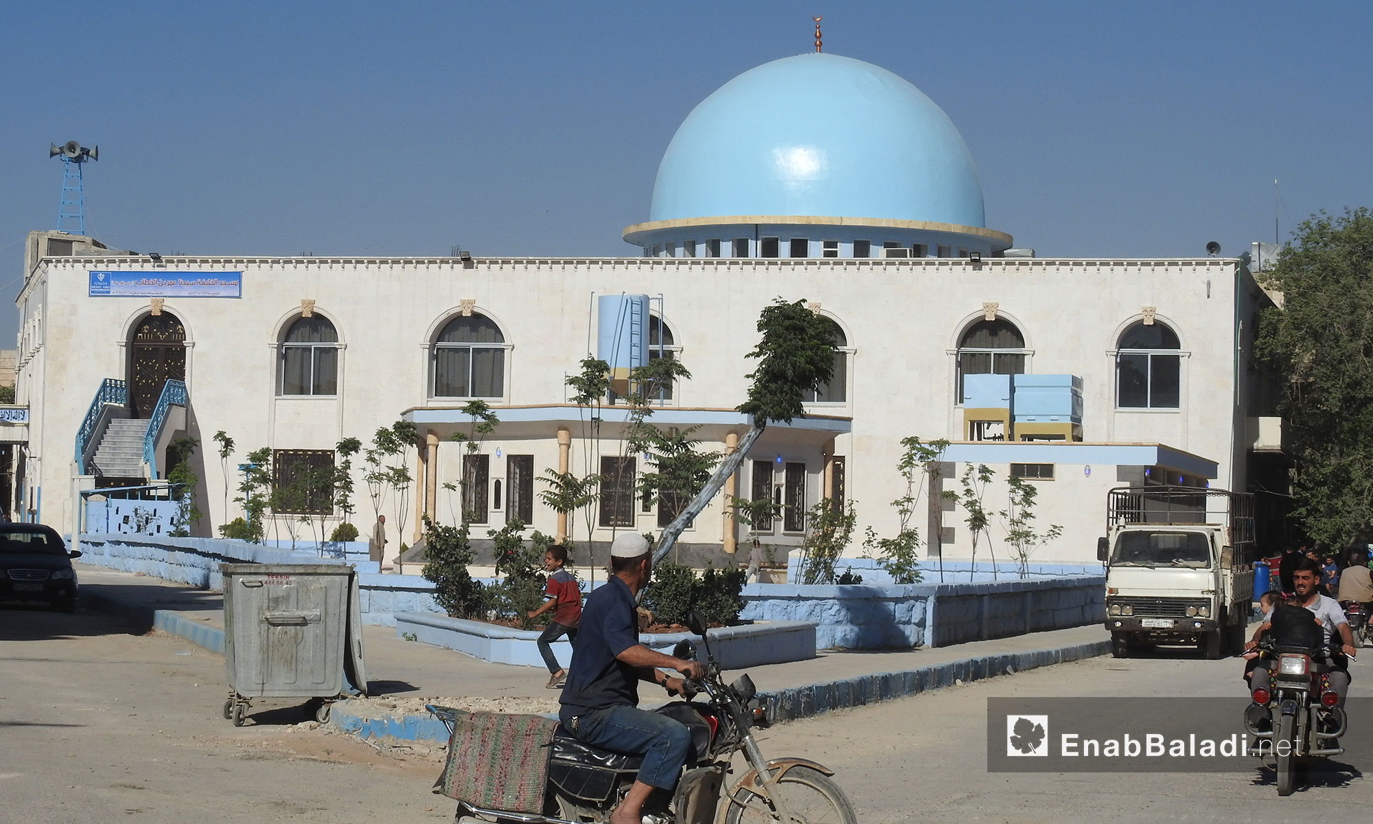 مسجد عمر بن الخطاب بمدينة الباب بعد أن قامت وقف الديانة التركية بترميمه - 29 أيار 2017 (عنب بلدي)