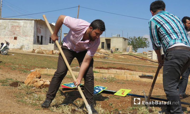 مؤسسة "شباب التغيير" التطوعية تطلق حملة "دلني" لتركيب الشاخصات والدلالات التعريفية للقرى والبلدات في ريف حماة الشمالي وريف إدلب الجنوبي