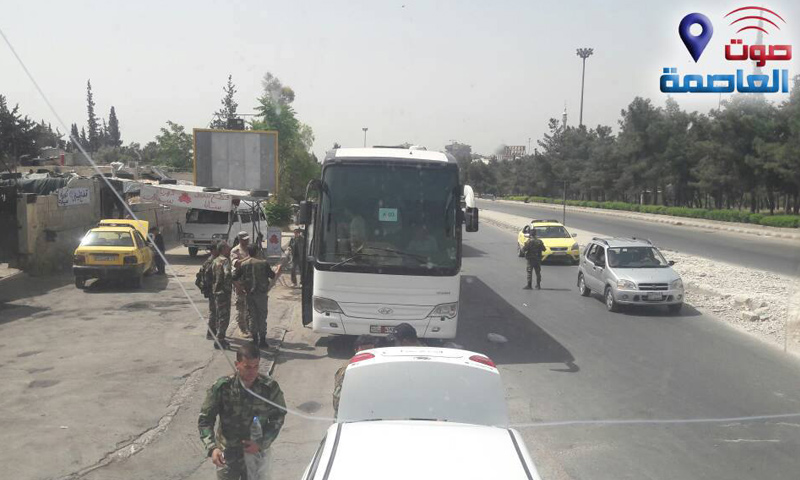 حافلة تقل مقاتلي المعارضة على أطراف القابون- الأحد 14 أيار (صوت العاصمة)