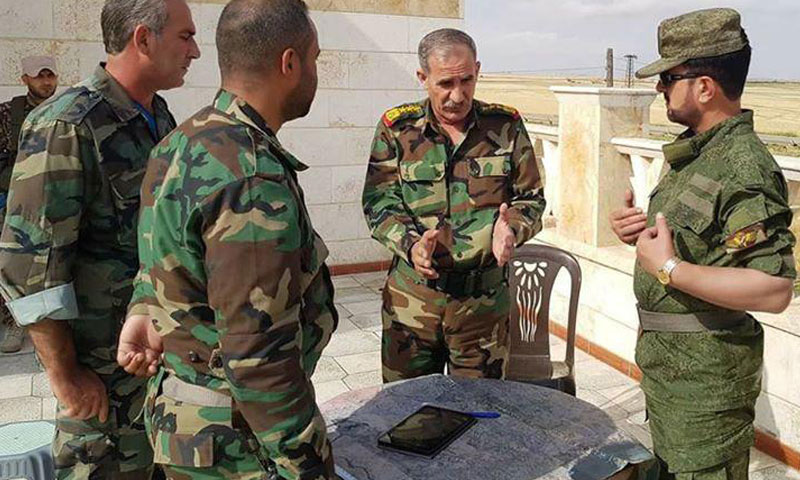 العميد سهيل الحسن مع ضباط في قوات الأسد في ريف حلب الشرقي- 23 أيار (تلغرام)