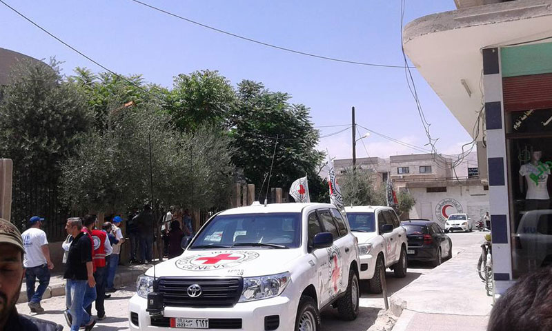 قافلة إغاثية بإشراف الصليب الأحمر تدخل جيرود- الأربعاء 24 أيار (إنترنت)
