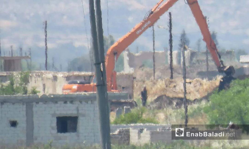 آلية لقوات الأسد تضع سواتر ترابية في قرية الكريم بسهل الغاب- الأربعاء 24 أيار (عنب بلدي)

