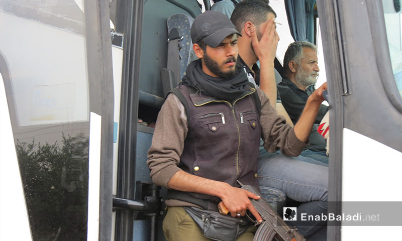مقاتل من حي الوعر بعد وصول الدفعة الثامنة إلى جرابلس
5 أيار 2017 (عنب بلدي)
