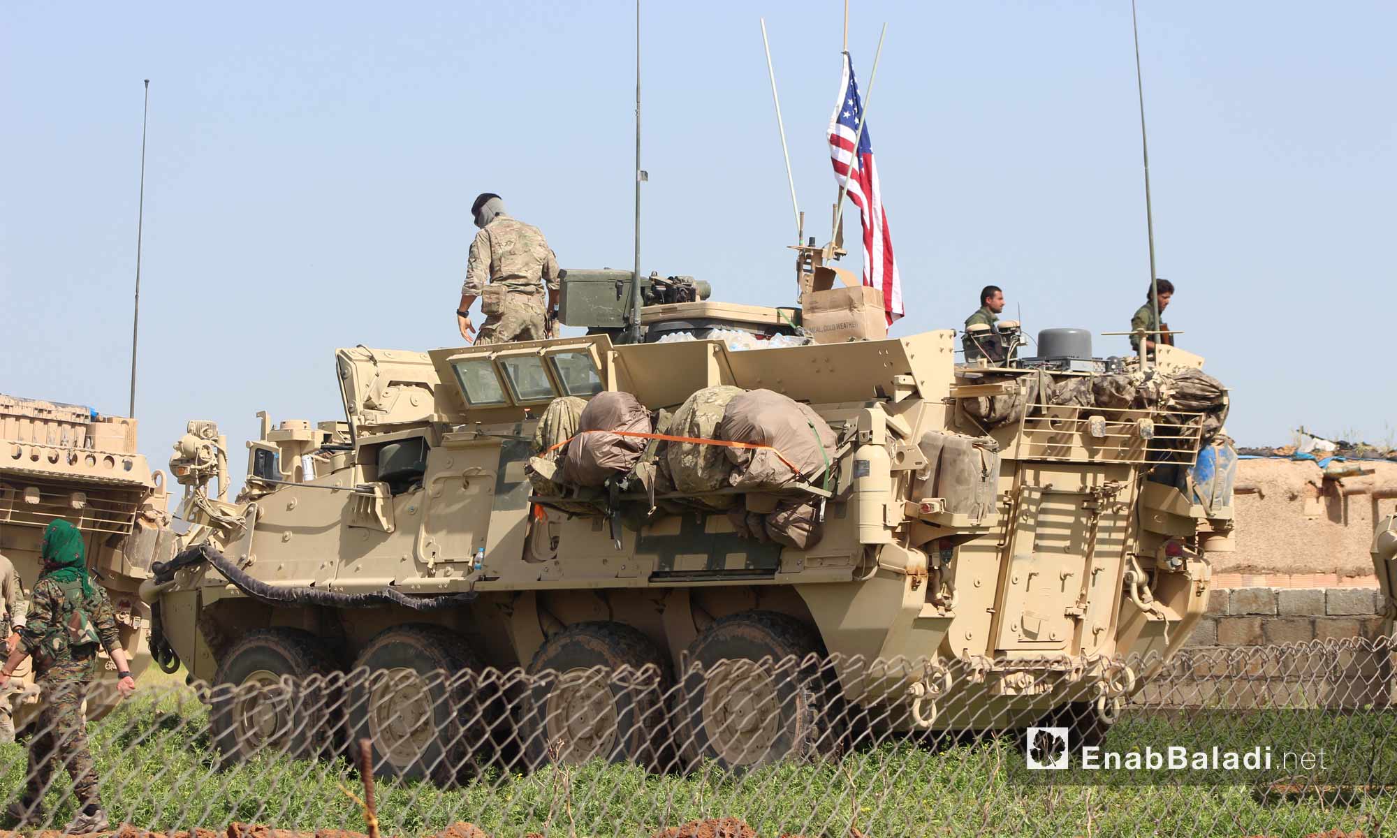 تمركز القوات الأمريكية في قرية الغنامة بمدينة الدرباسية على  الحدود السورية التركية - 1 أيار 2017 - (عنب بلدي)