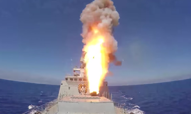 صواريخ روسية تنطلق من البحر المتوسط لاستهداف تنظيم "الدولة" في سوريا - 31 أيار 2017 (سبوتنيك)