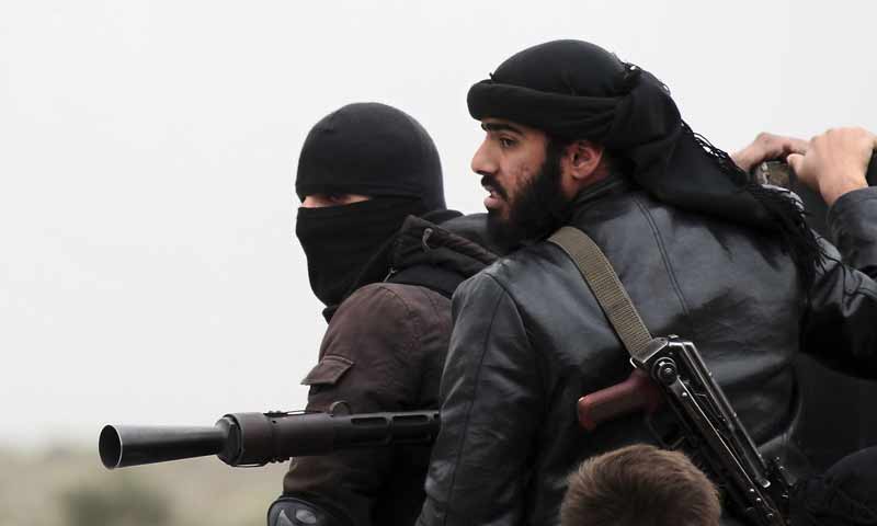 مقاتلين من هيئة تحرير الشام في مدينة إدلب - (انترنت)