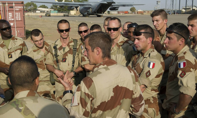 قوات خاصة فرنسية في قاعدة التحالف العسكرية في عين العرب شمال سوريا - (انترنت)