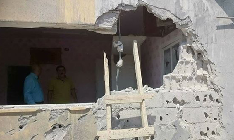 قذيفة سورية اخترقت منزل أحد المواطنين في الرمثا شمال الأردن- الأربعاء 17 أيار (الغد)