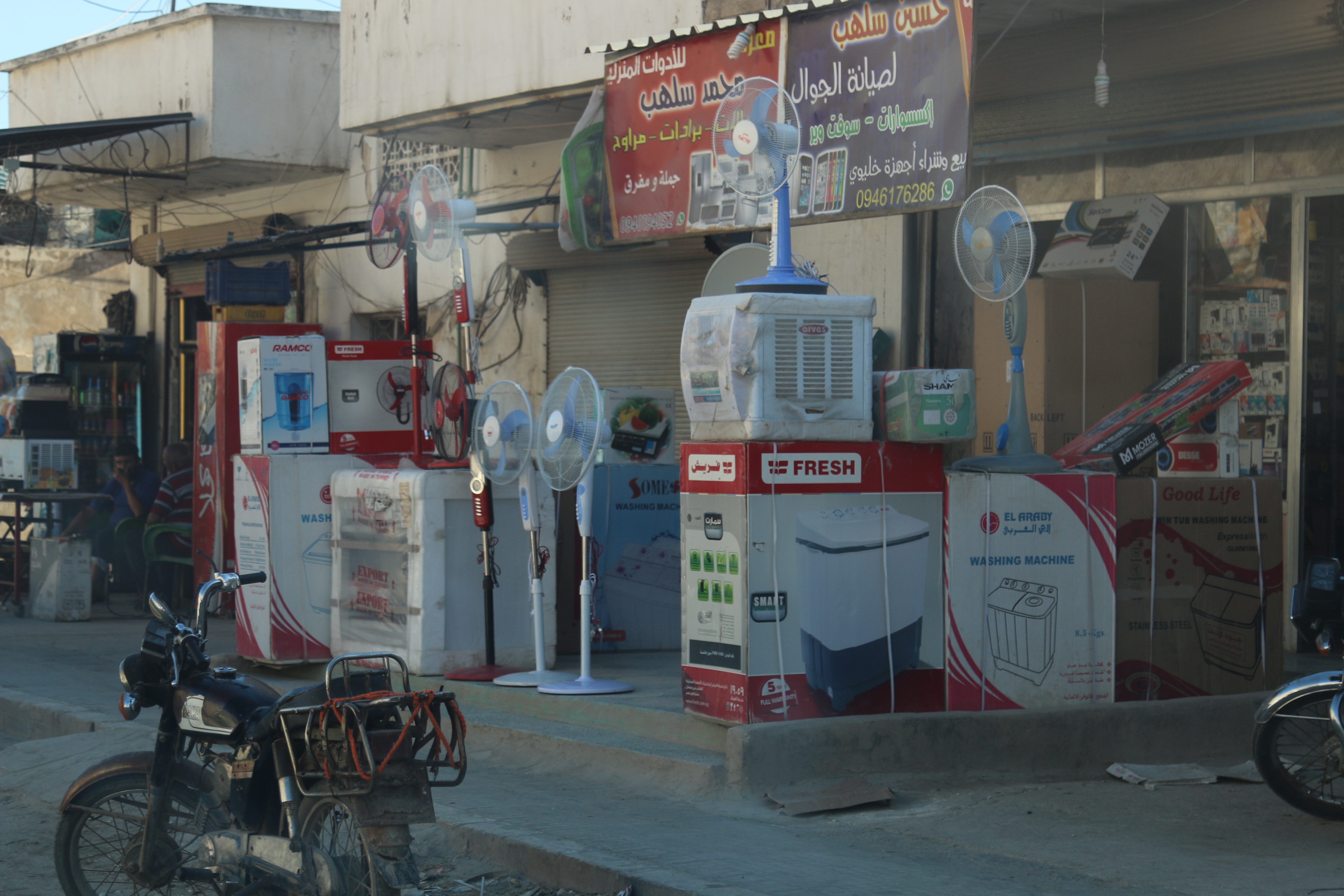 متجر بيع الأدوات الكهربائية في بلدة ملس بريف إدلب - 23 حزيران 2017 (عنب بلدي)