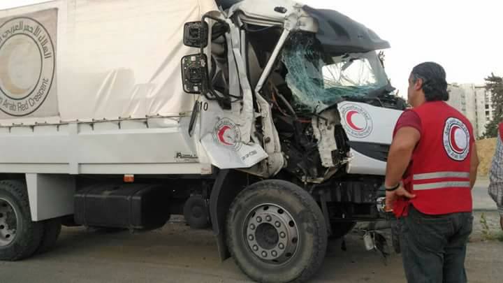 السيارة المستهدفة ضمن قافلة المساعدات - 17 حزيران 2017 (تنسيقية مدينة حرستا في فيس بوك)