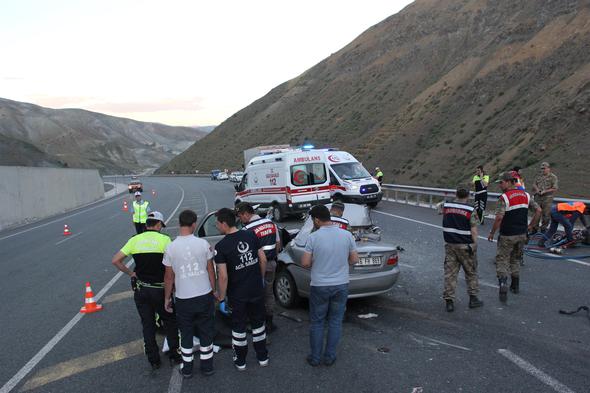 حادث سير على طريق أرزينجان، شرق تركيا- 25 حزيران (F5 Haber)