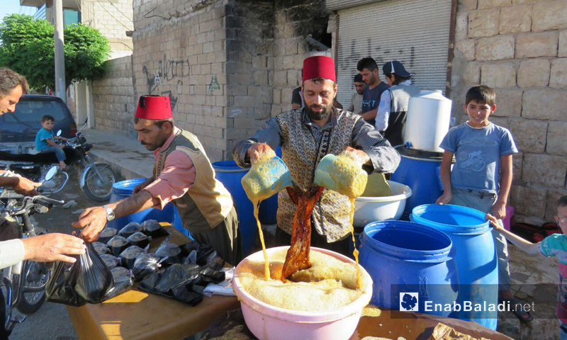 بائع العرقسوس في ريف إدلب الجنوبي- 28 أيار 2017 (عنب بلدي)