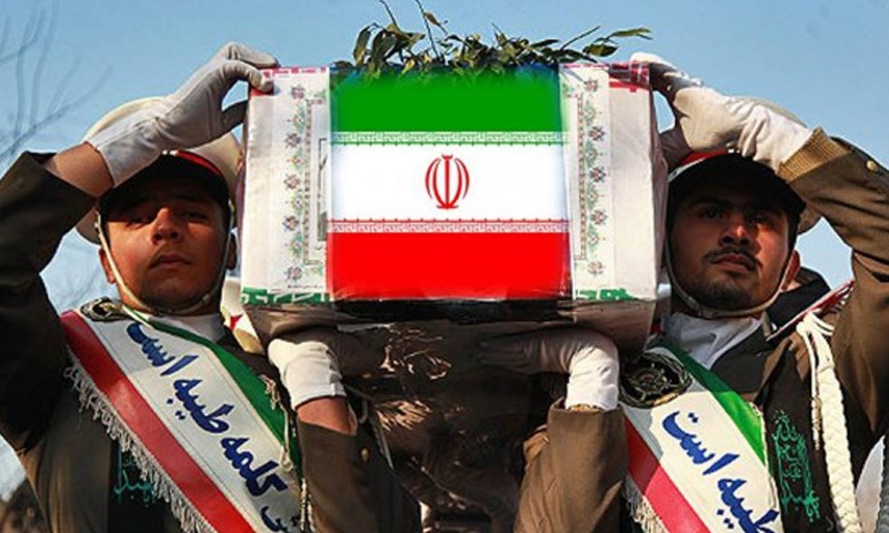 عنناصر من الحرس الثوري الإيراني في تشييع لجثامين عناصر قتلوا في سوريا - (انترنت)