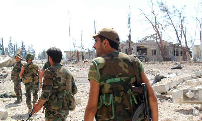 عناصر من قوات الأسد على الجبهات العسكرية في ريف حلب الشرقي - (سبوتنيك)
