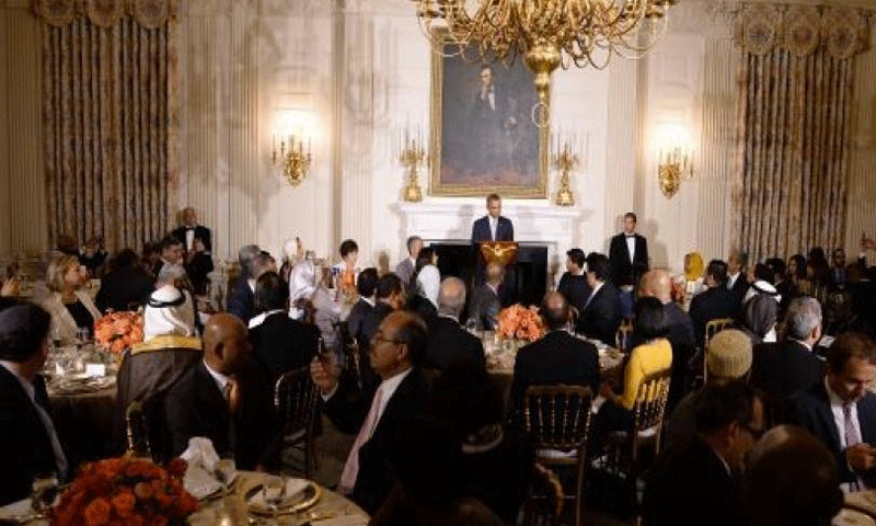 مأدبة عشاء بمناسبة عيد الفطر في البيت الأبيض، في ولاية الرئيس الأمريكي السابق، باراك أوباما (إنترنت)