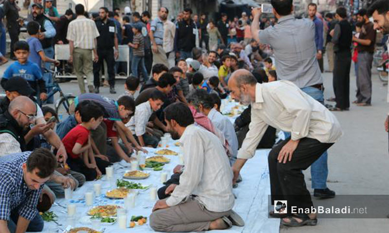 أطول مائدة إفطار في دوما بالغوطة الشرقية - 23 حزيران 2017 (عنب بلدي)