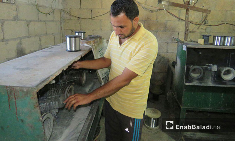 صناعة سيف الجلي في ريف حماة الغربي - حزيران 2017 (عنب بلدي)