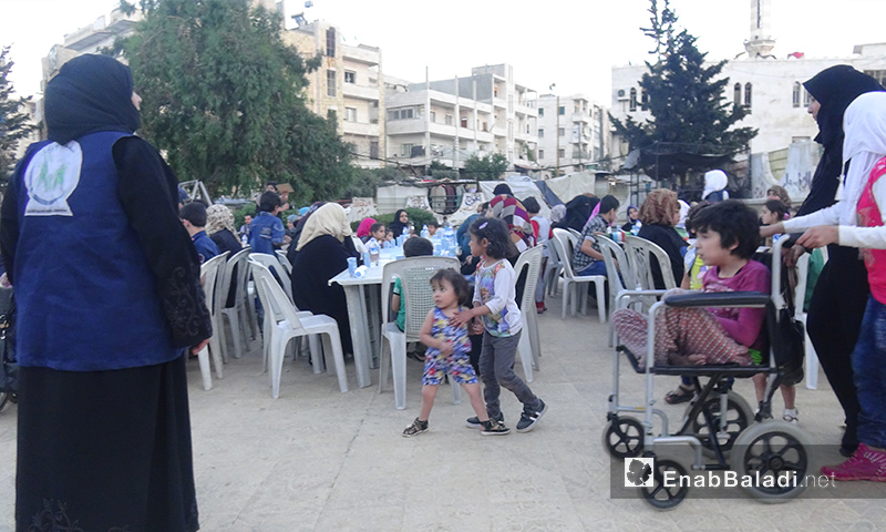 إفطار صائم يستهدف ذوي احتياجات خاصة في إدلب - 31 أيار 2017 (عنب بلدي)