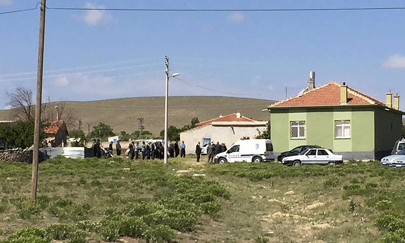 منزل في قرية جهان بيلي فس قونيا التركية، شهدت جريمة جماعية- 12 حزيران (الأناضول)