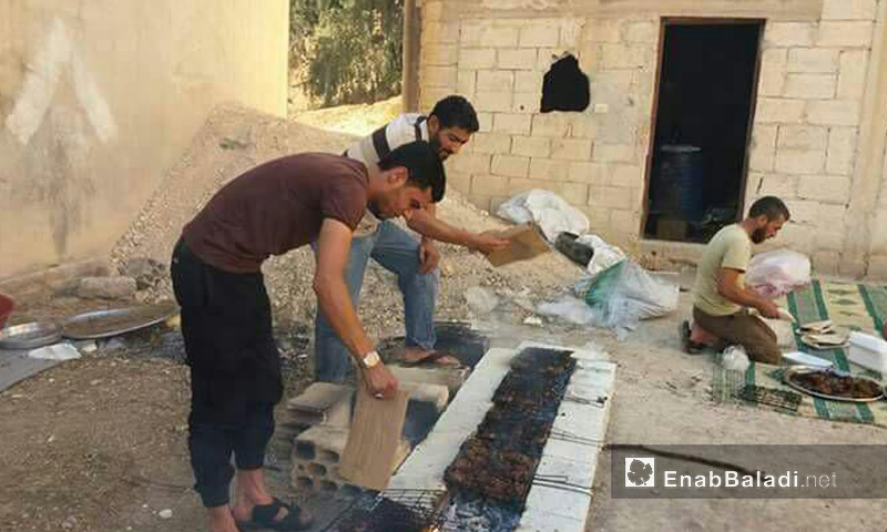 متطوعون في قلعة المضيق يطلقون حملة "شباب الخير" (عنب بلدي)