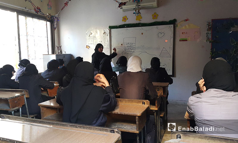 معلمات في الغوطة الشرقية = 2017 (عنب بلدي)