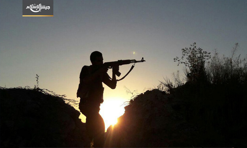 مقاتل من جيش الإسلام على جبهة حوش الضواهرة في الغوطة الشرقية - (جيش الإسلام)