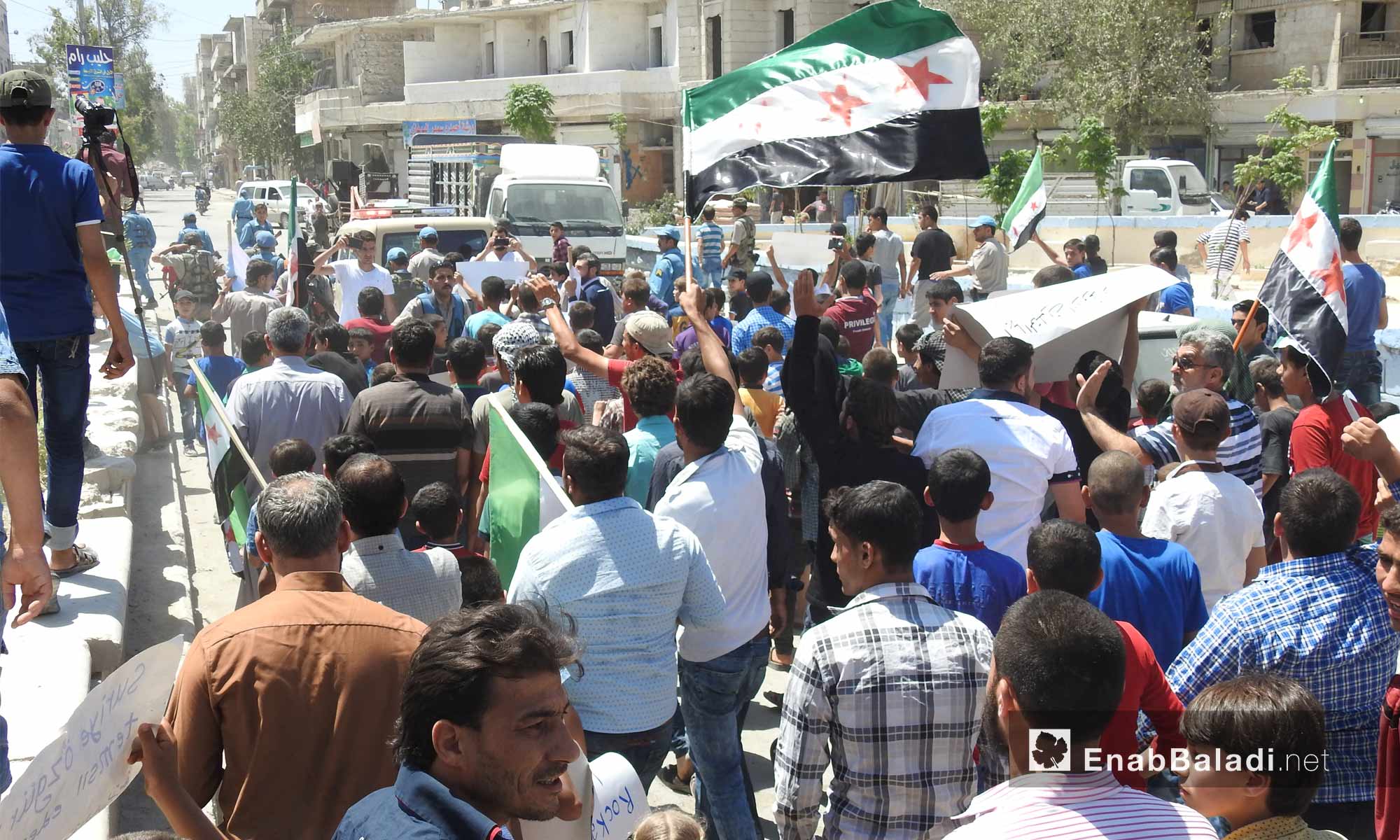 مظاهرة لأهالي مدينة الباب طالبت باسترجاع المناطق التي سيطرة قسد مؤخرًا عليها شمال حلب - 7 تموز 2017 - (عنب بلدي)