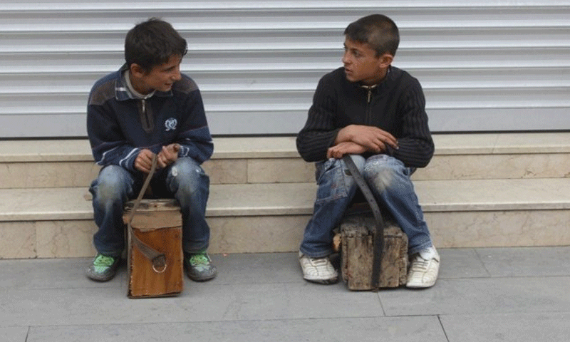 (تعبيرية) أطفال يعملون في تلميع الأحذية في شوارع تركيا (Haberciniz)