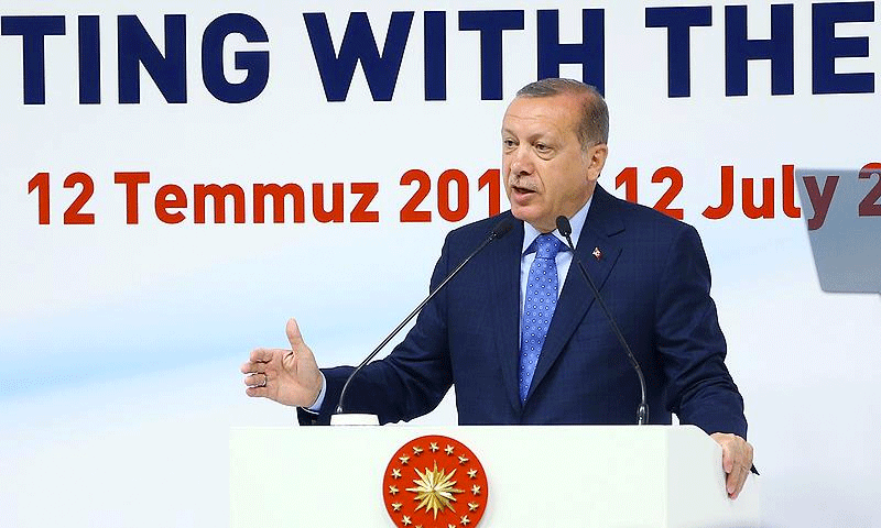 الرئيس التركي، رجب طيب أردوغان، في اجتماع "المستثمرين الأجانب الاستشاري" لعام 2017، في إسطنبول- اليوم الأربعاء 12 تموز (الأناضول)