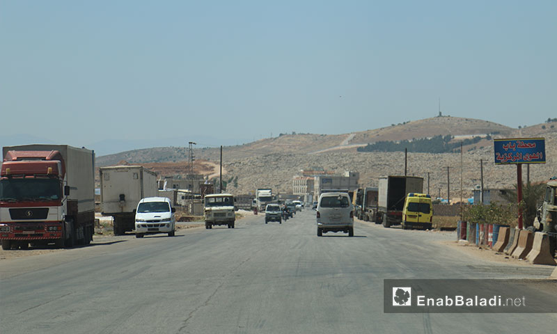 طريق معبر باب الهوى الحدودي بين سوريا وتركيا - تموز 2017 (عنب بلدي)