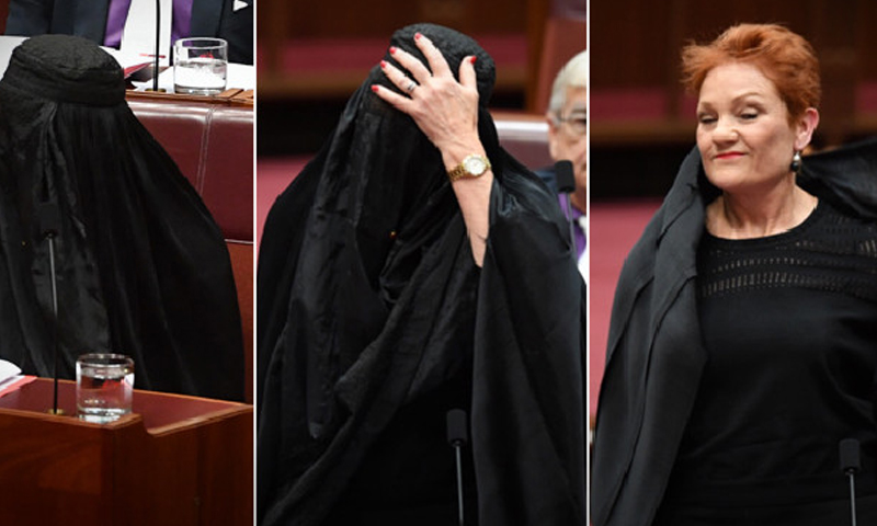زعيمة اليمين المتطرف الاسترالي ترتدي النقاب وتخلعه في جلسة للبرلمان - 17 آب 2017 - (انترنت)