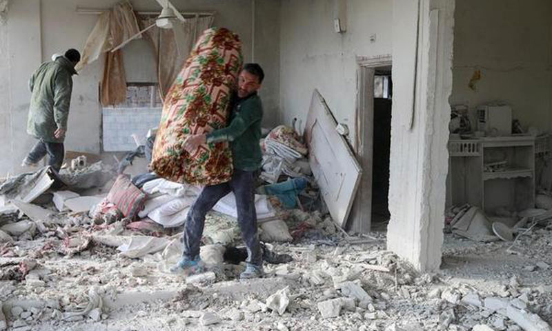 آثار الدمار من قصف النظام في قرية معربا في ريف درعا 22آذار 2015 (رويترز)