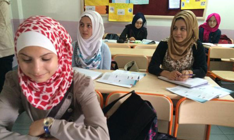 طالبات سوريات في جامعة تركية في مدينة غازي عنتاب - 2015 (forumusa)
