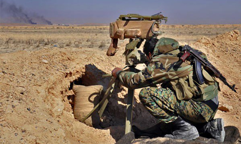 مقاتل من قوات الأسد على الجبهات العسكرية في ريف السويداء الشرقي - (انترنت)