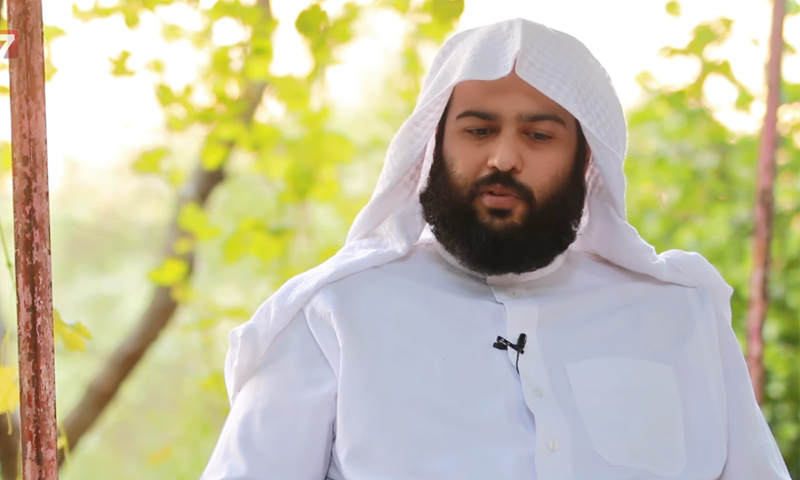 تعبيرية: الشرعي في "تحرير الشام" عبد الله المحيسني في برنامجه "الشام في أسبوع" - 2016 (يوتيوب)