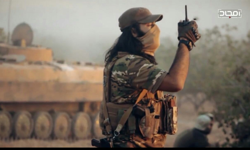 مقاتل من هيئة تحرير الشام في إصدار "إن موعدهم الصبح" (يوتيوب)