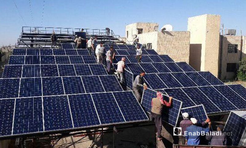 ألواح الطاقة الشمسية لتشغيل مستشفى نوى في درعا - 13 أيلول 2017 (عنب بلدي)