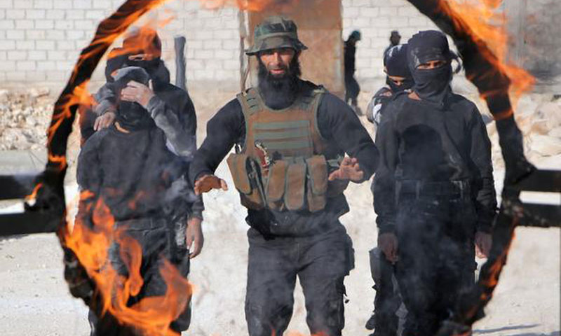 مقاتلون من المعارضة السورية في حفل تخريج قدرات قتالية في إدلب شمال سوريا - 27 كانون الأول 2016 (AFP عمر حاج قدور )