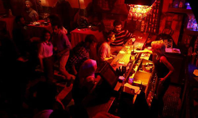 حانة في دمشق - 2016 (سبوتنيك)
