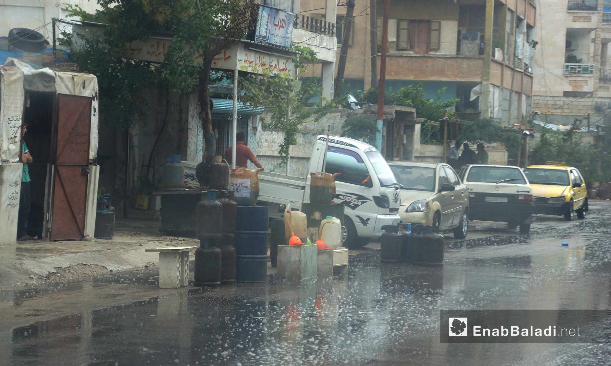 أهالي إدلب تحت المطر  - 9 تشرين الأول 2017 (عنب بلدي)