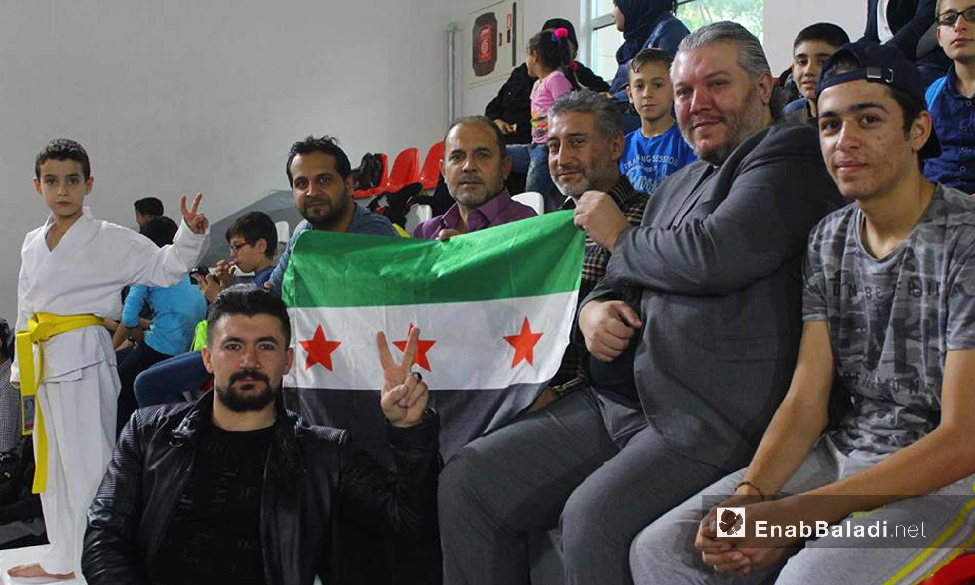 أعضاء "الهيئة السورية للرياضة والشباب" خلال بطولة الجمهورية للكاراتية للأعمار الصغيرة في عنتاب التركية - 15 تشرين الأول 2017 (عنب بلدي)