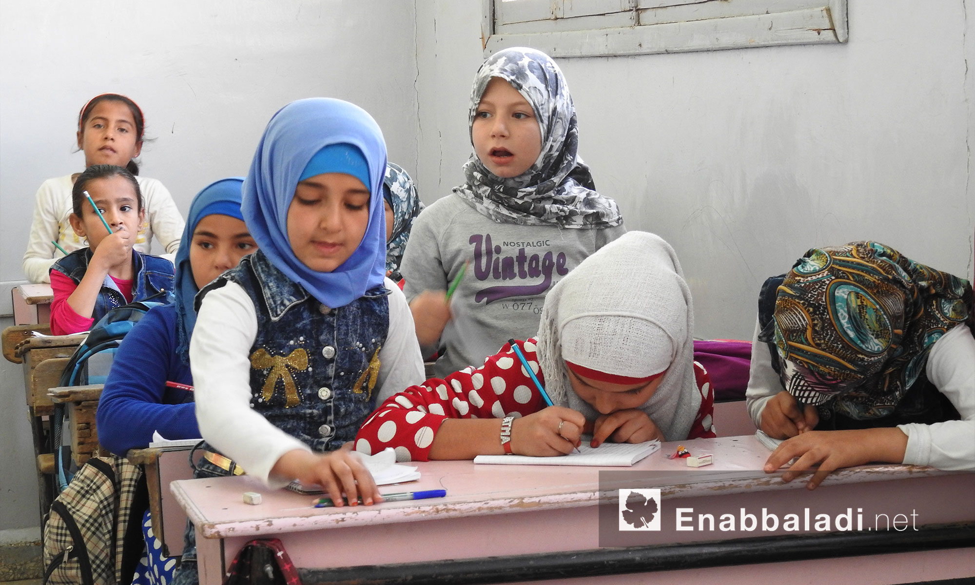 أجواء الدراسة في إحدى المدرس في دابق بريف حلب الشمالي - 4 تشرين الأول 2017 (عنب بلدي)