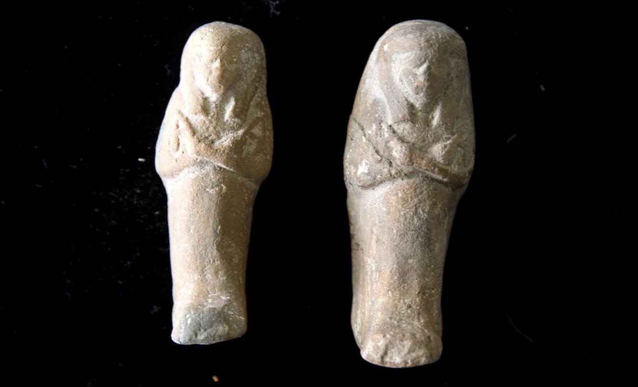 هذه الآثار وُجدت في مقابر تعود إلى 1500 قبل الميلاد، كان يُعتقد أنها ستتحرك للقيام بالأعمال اليومية للمتوفي في الحياة الأخرى (thewest)