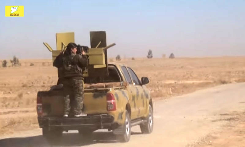 سيارة تابعة لقوات "قسد" في ريف الرقة الشمالي- 6 تشرين الثاني 2017 (يوتيوب)