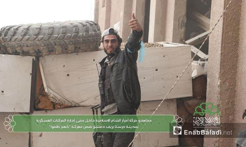مقاتل من حركة أحرار الشام في معركة إدارة المركبات في حرستا في الغوطة الشرقية - 16 تشرين الثاني 2017 (أحرار الشام)
